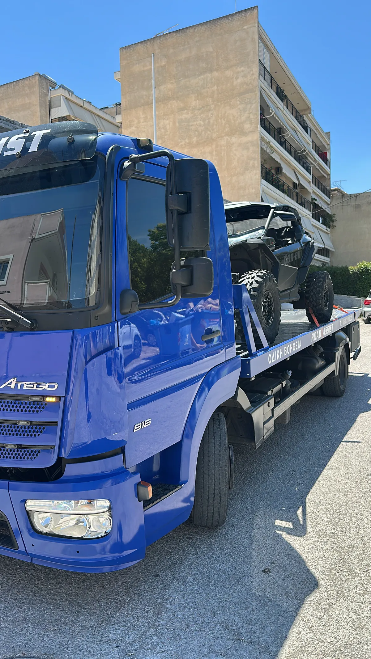 Can-Am Maverick buggy δεμένο στην πλατφόρμα