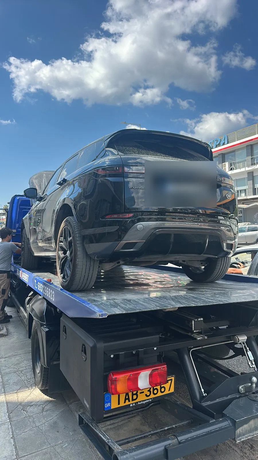 Range Rover Sport δεμένο στην πλατφόρμα